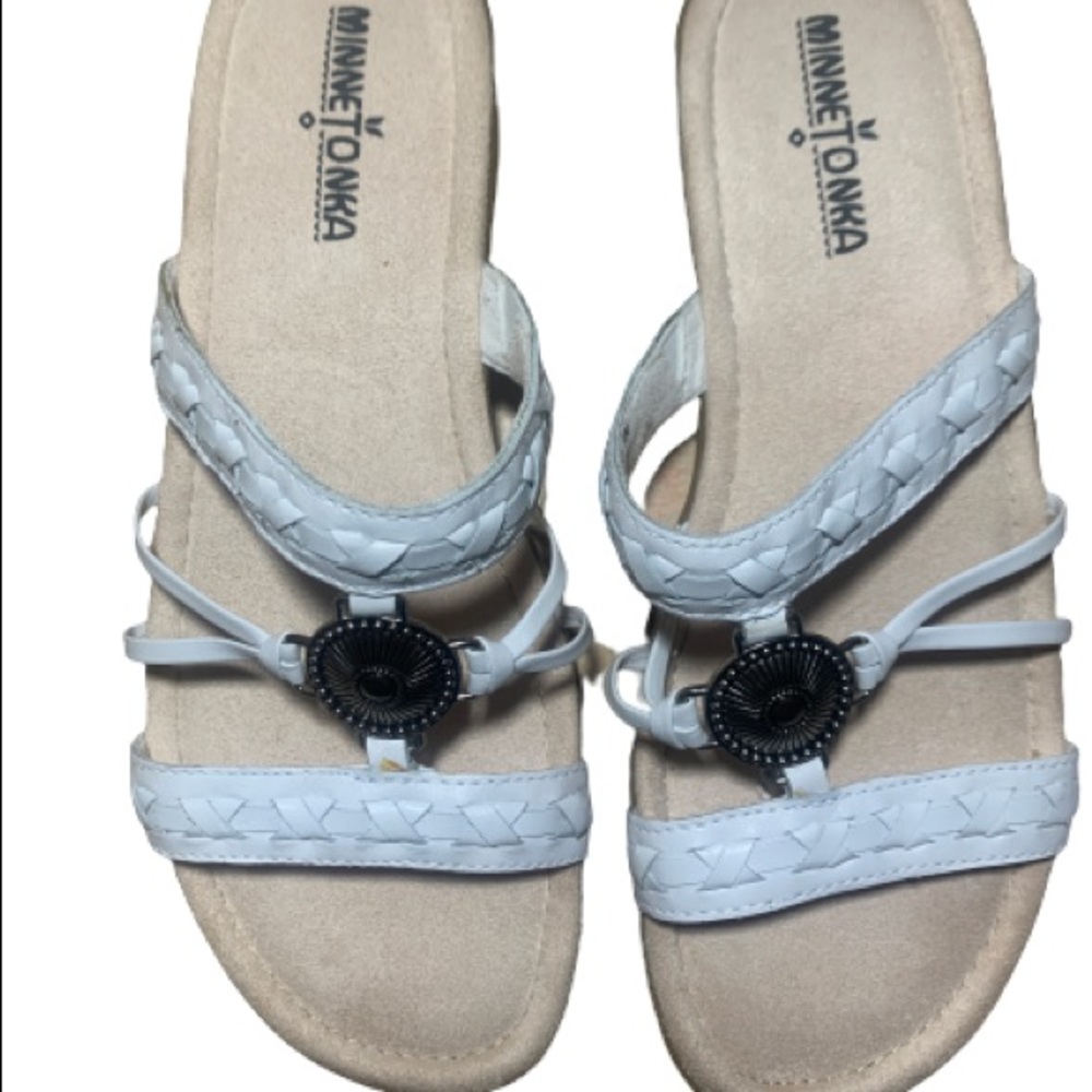 Minnetonka Women's Sandals Size 8 N Pre-Owned